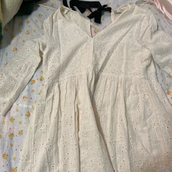 White eyelet dress with tie back - Picture 1 of 3